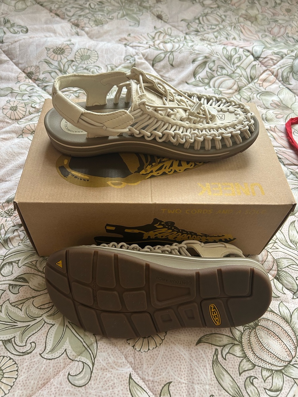 Keen Uneek Sandals Size 8 in Cornstalk